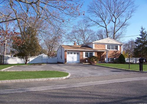 115 Dorchester Rd, Hauppauge, NY 11779-1653