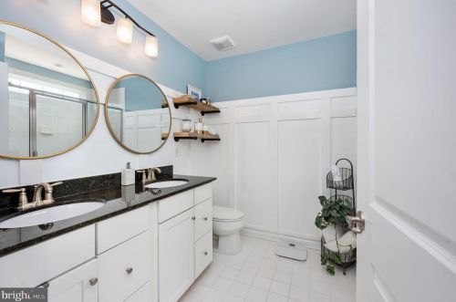 7009 Darbey Knoll Dr, Gainesville VA  20155-3634 exterior