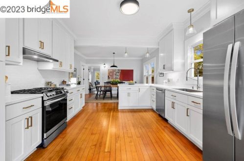 418 45 St, Oakland CA 94609-2135 exterior