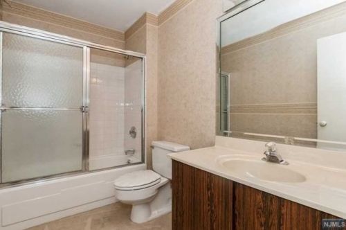 770 Anderson Ave, Cliffside Park NJ  07010-2177 exterior