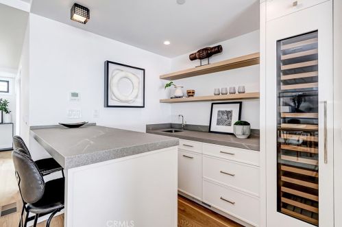 413 Bayview Dr, Manhattan Beach CA  90266-5717 exterior