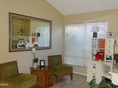 704 Holly Ave, Oxnard CA 93036-1907 exterior