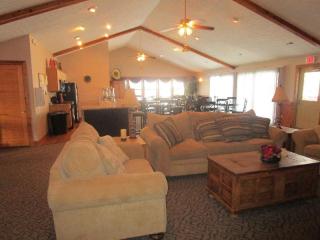 4880 Willow Glen Dr, Beech Grove IN  46107-2799 exterior