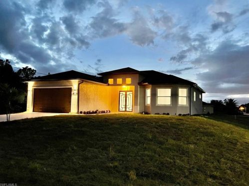 522 Pennfield Ave, Lehigh Acres, FL 33974-9486