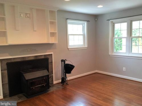 3220 Parkwood Ter, Falls Church VA  22042-3649 exterior