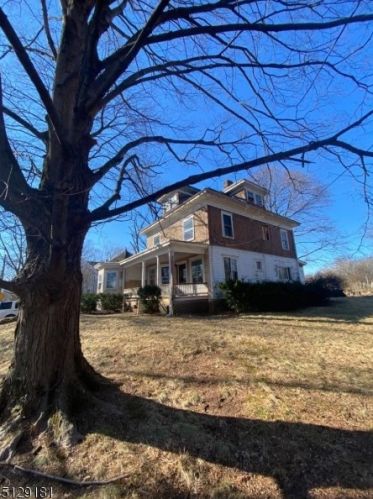 21 Cherry St, Lebanon, NJ 08833-2146