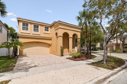 15803 48th Pl, Hollywood, FL 33027-5640