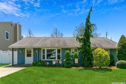24 Wilson Ln, Bethpage, NY 11714-4813