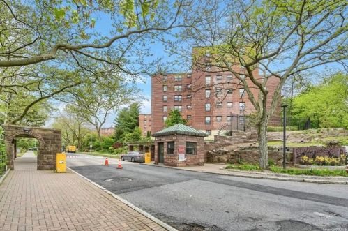 166 Pearsall Dr, Mount Vernon NY  10552-3943 exterior