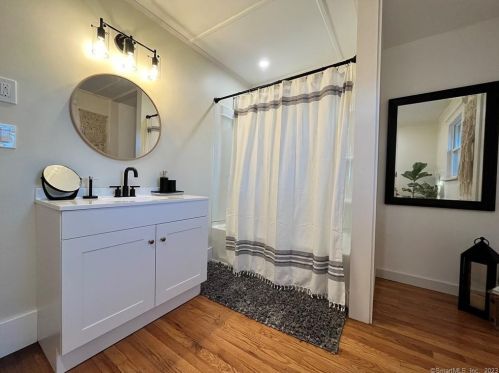 176 Roosevelt Ave, Norwich CT  06360-3346 exterior