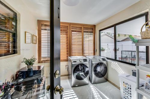 7534 5th Ct, Hialeah FL  33014-4921 exterior