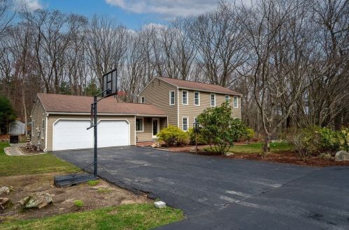 138 Fort Sumter Dr, Holden, MA 01520-2626