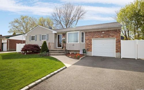 54 Villa Ave, Deer Park, NY 11729-3512