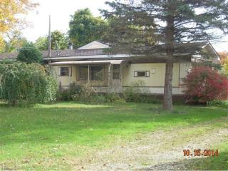 6106 Kampf Ct, Roaming Shores, OH 44085-9448