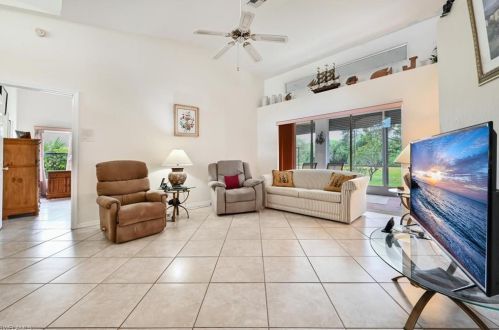 890 Charlemagne Blvd, Naples, FL 34112-7129