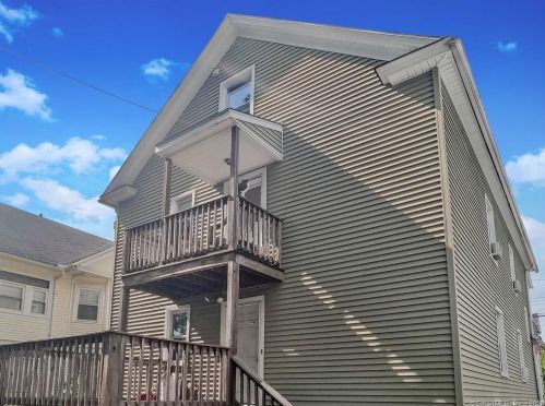 100 Roosevelt St, Bridgeport CT  06608-1032 exterior