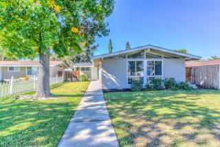 619 Locust Dr, Fullerton, CA 92833-3830