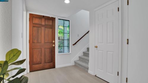 2101 Henry Ave, Pinole CA  94564-1771 exterior