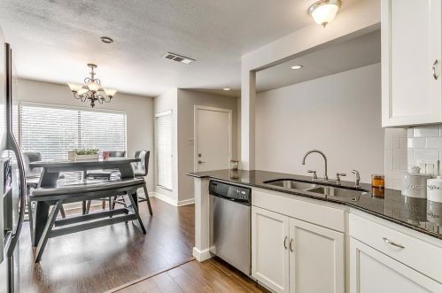 2615 Mccart Ave, Fort Worth TX  76110-2230 exterior