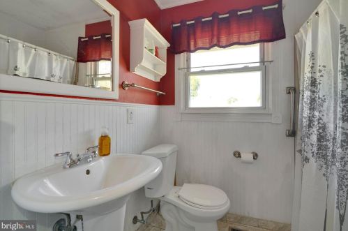 446 Flanders Rd, Gloucester NJ  08031-3020 exterior