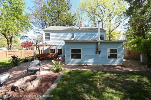 9 Maplewood Dr, Middletown NJ 07748-1543 exterior