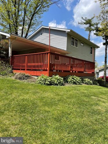 303 Orchard Cir, Hamilton VA  20158-9700 exterior