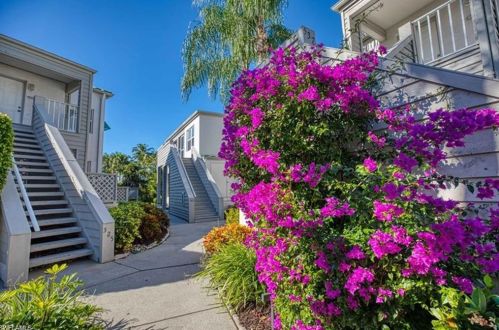 543 Club Side Dr, Naples FL  34110-6018 exterior