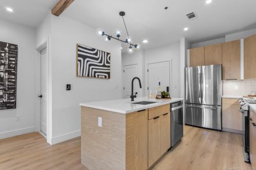 65 Jolley Dr, Bloomfield, CT 06002-3062