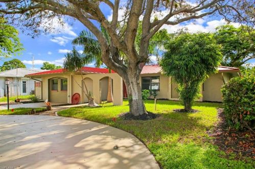 27515 Baretta Dr, Bonita Springs, FL 34135-3549