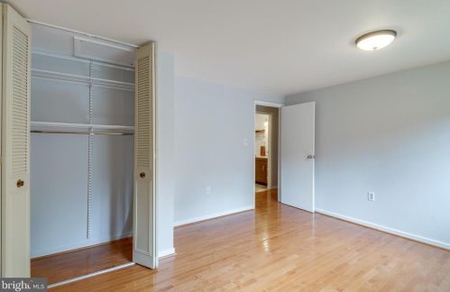 2308 Whitetail Ct, Herndon VA  20191-3018 exterior