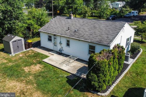 575 Winding Rd, Lansdale PA  19446-3446 exterior