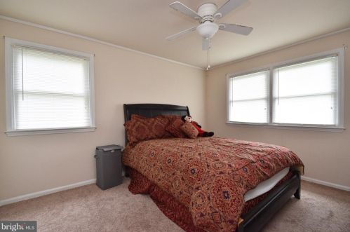 921 Woodcrest Dr, Dover, DE 19904-2442