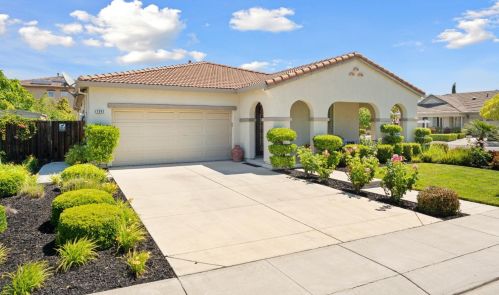 3592 Mosswood Dr, Oakley, CA 94561-1744