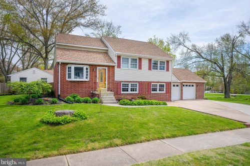 2611 Sherwood Dr, Wilmington, DE 19808-2251