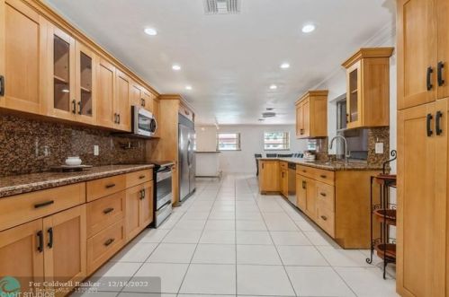 6901 16th St, Hollywood FL  33023-2025 exterior