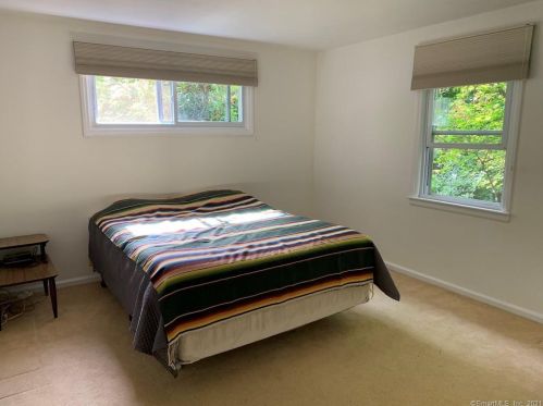 156 Green Manor Rd, Manchester CT  06042-3361 exterior