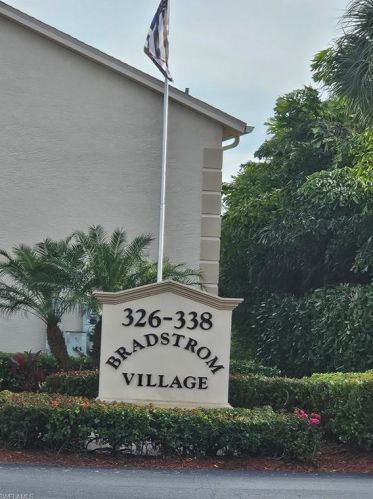 326 Bradstrom Cir, Naples, FL 34113-7664