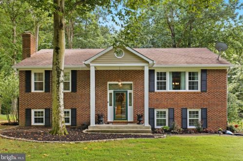 5361 Cleburne Ln, Woodbridge VA  22192-6035 exterior