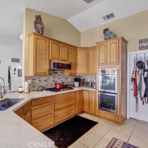 13029 1st Ave, Victorville, CA 92395-8550