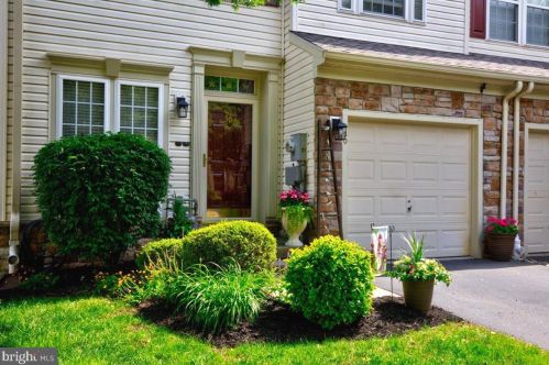 30 Creekside Dr, Pottstown, PA 19464-2986