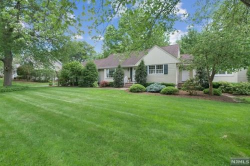 26 Lee Ave, Harrington Park, NJ 07640-1018