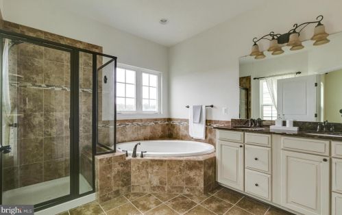 7075 Kona Dr, Gainesville VA  20155-3325 exterior