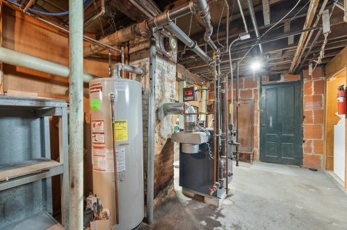 15 Isabella St, Worcester MA  01603-2122 exterior