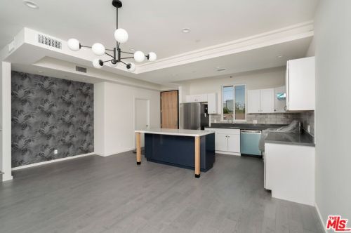 14754 Gilmore St, Van Nuys CA 91411-1520 exterior