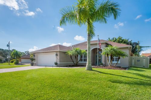 1802 Altman Ave, Fort Pierce, FL 34953-1009