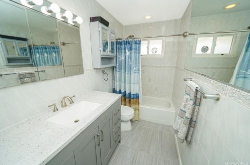 452 Outlook Ave, Babylon NY  11704-4312 exterior