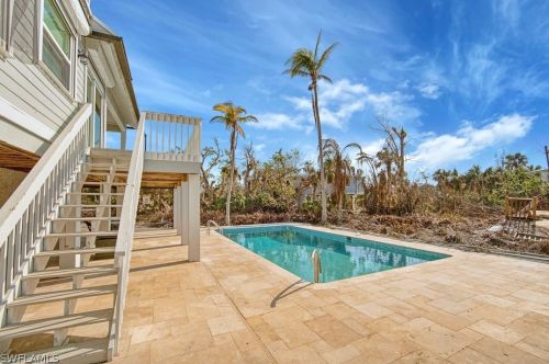 215 Robinwood Cir, Sanibel FL  33957-5722 exterior