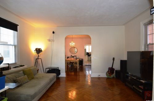 245-04 91st Ave, Jamaica, NY 11426-2823