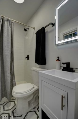 15 Normandy Cir, Hopatcong NJ  07843-1840 exterior