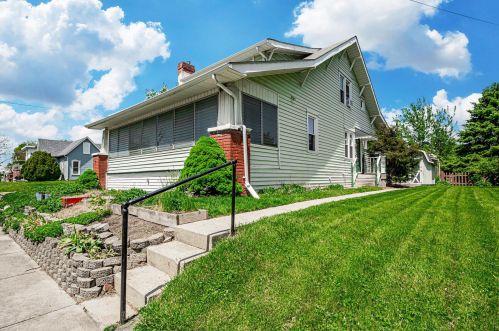 167 1st St, London, OH 43140-1430